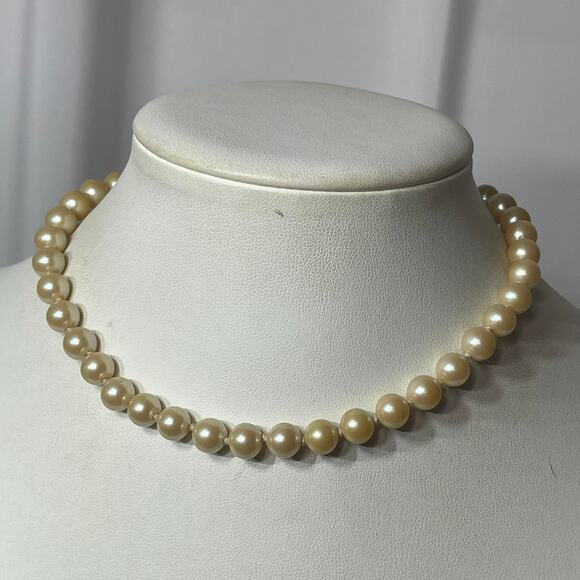 Faux pearl necklace creamy white knotted vintage or vintage look 15" jewelry - Picture 5 of 10